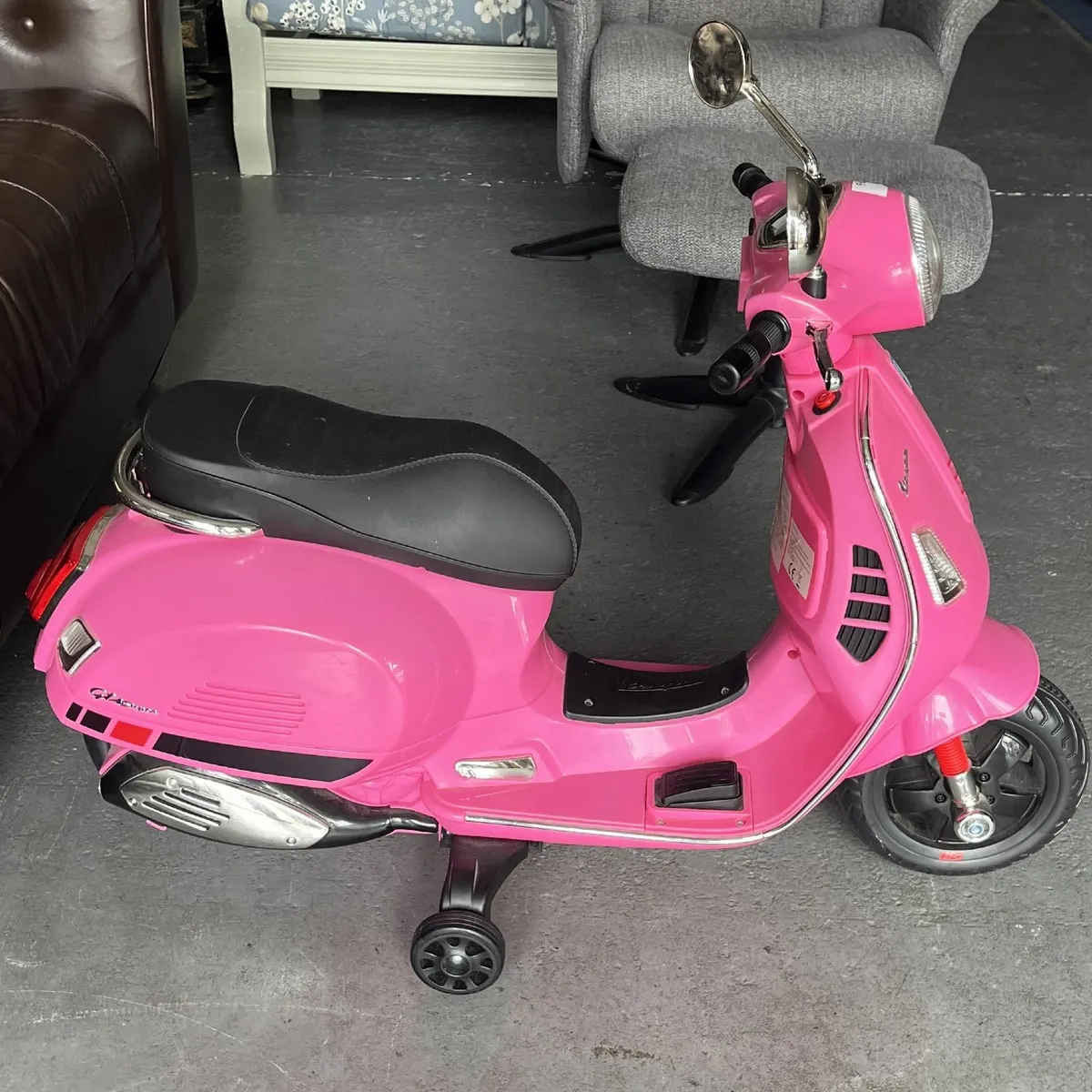 Childs Electric Vespa Moped - Image 1