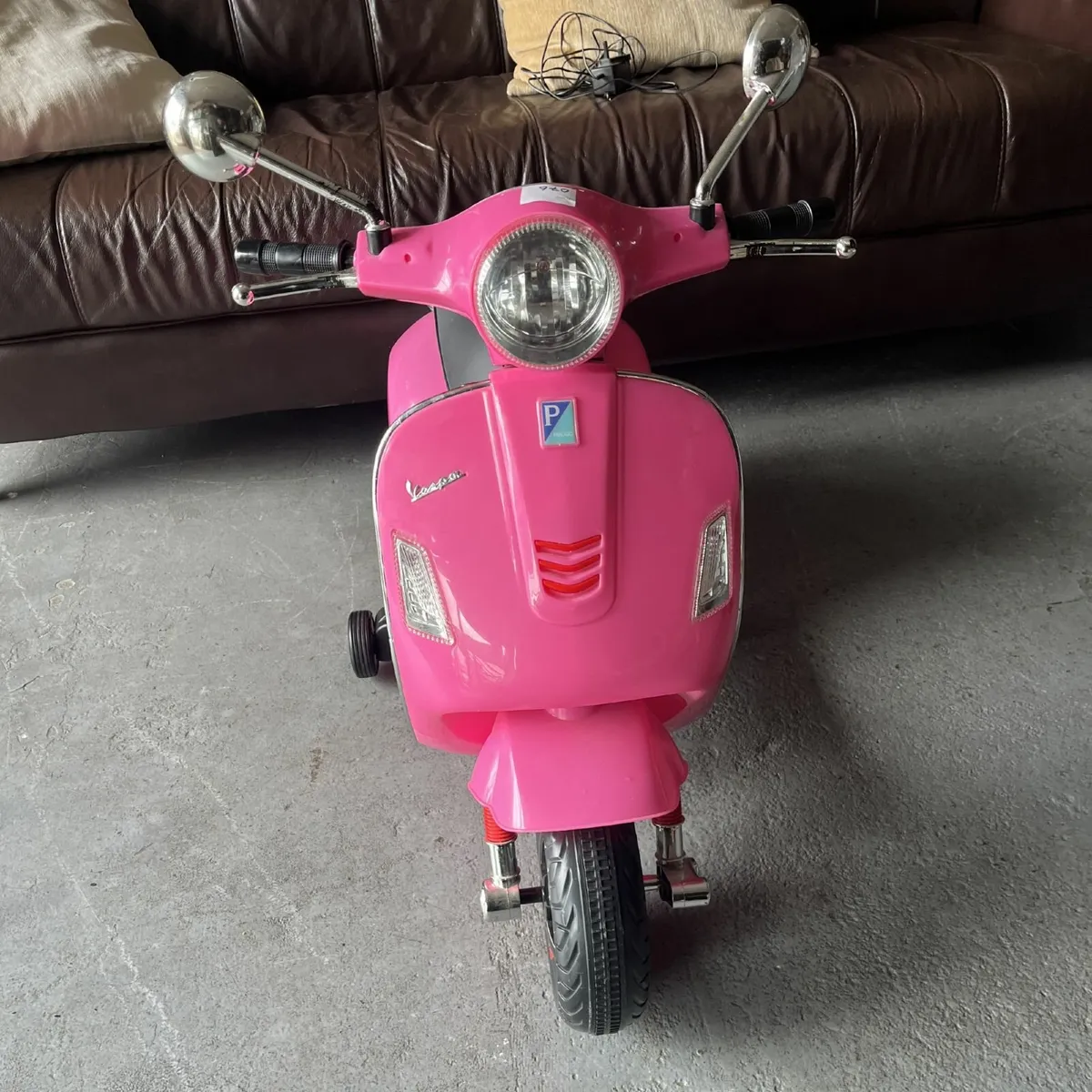 Childs Electric Vespa Moped - Image 3