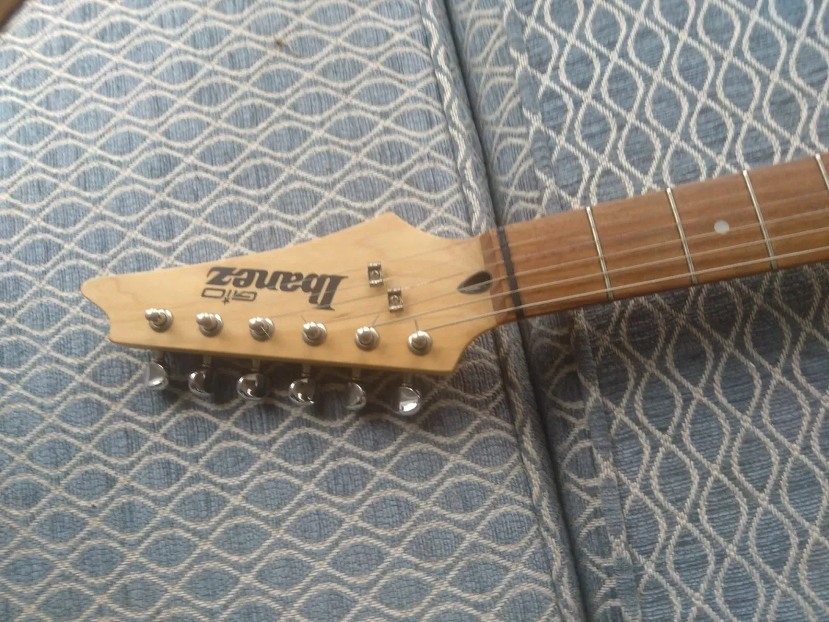Ibanez GRX40 electric guitar. Candy apple red fini - Image 3