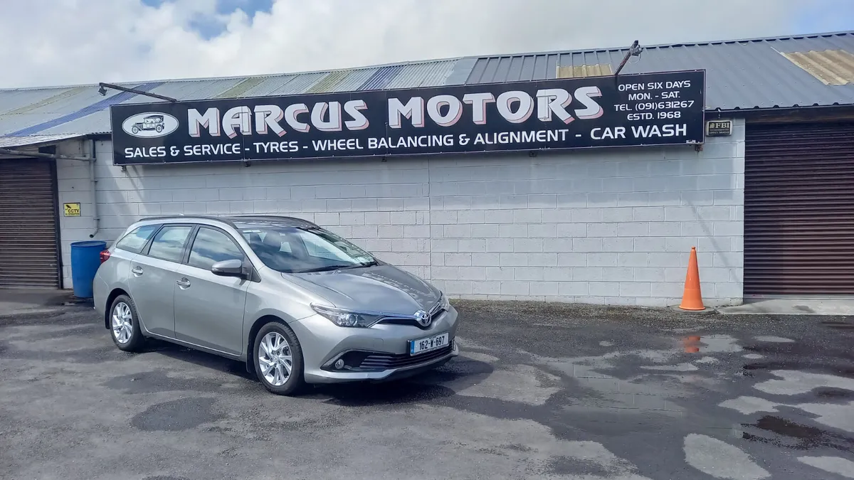 Toyota Auris 1.4D4D Estate - Image 2