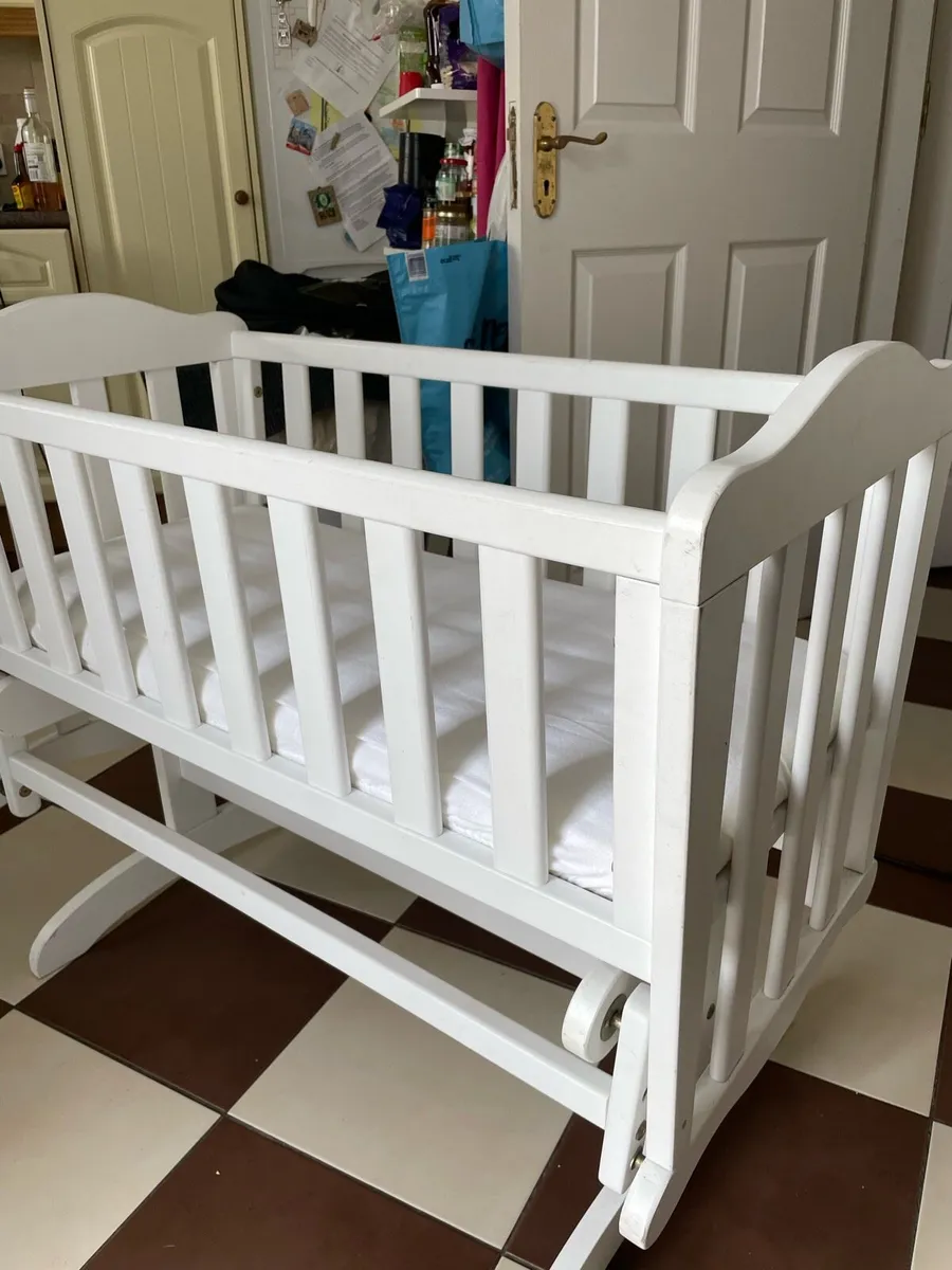 Wooden baby crib - Image 2
