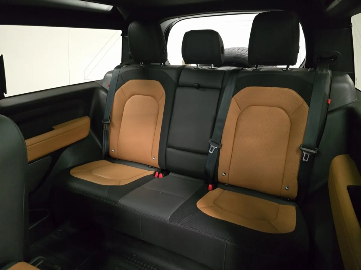 Land Rover Defender Diesel Estate X-Dynamic HSE - Image 4