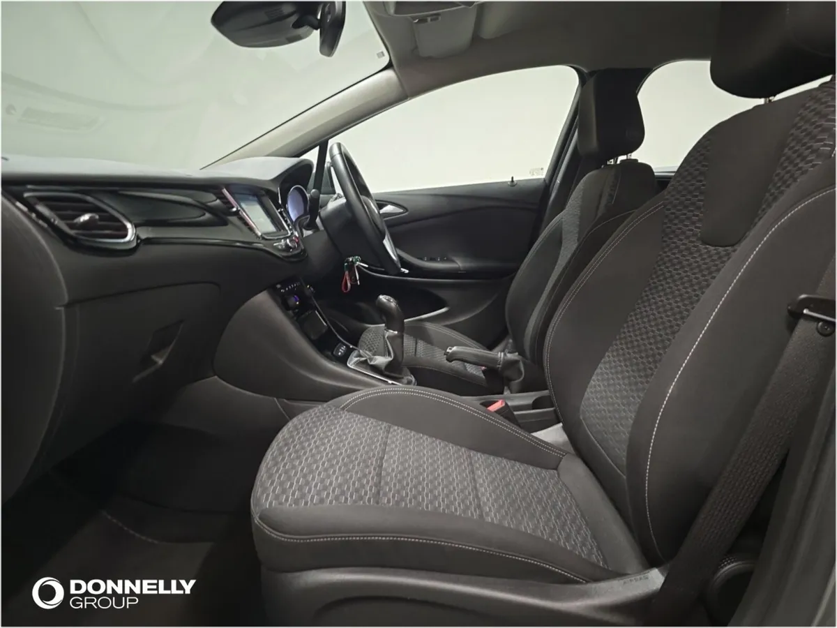 Vauxhall Astra Diesel Hatchback SRi - Image 4