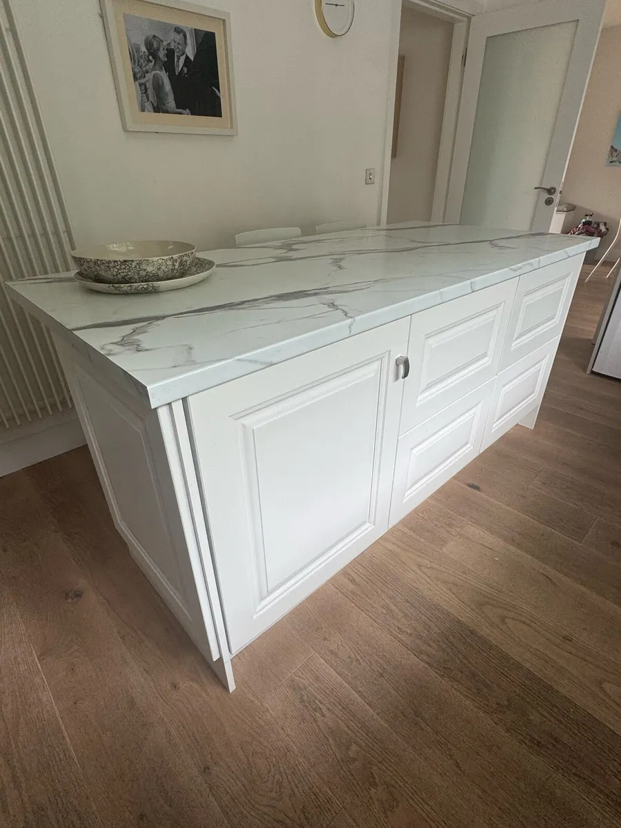 Kitchen Island - Image 1