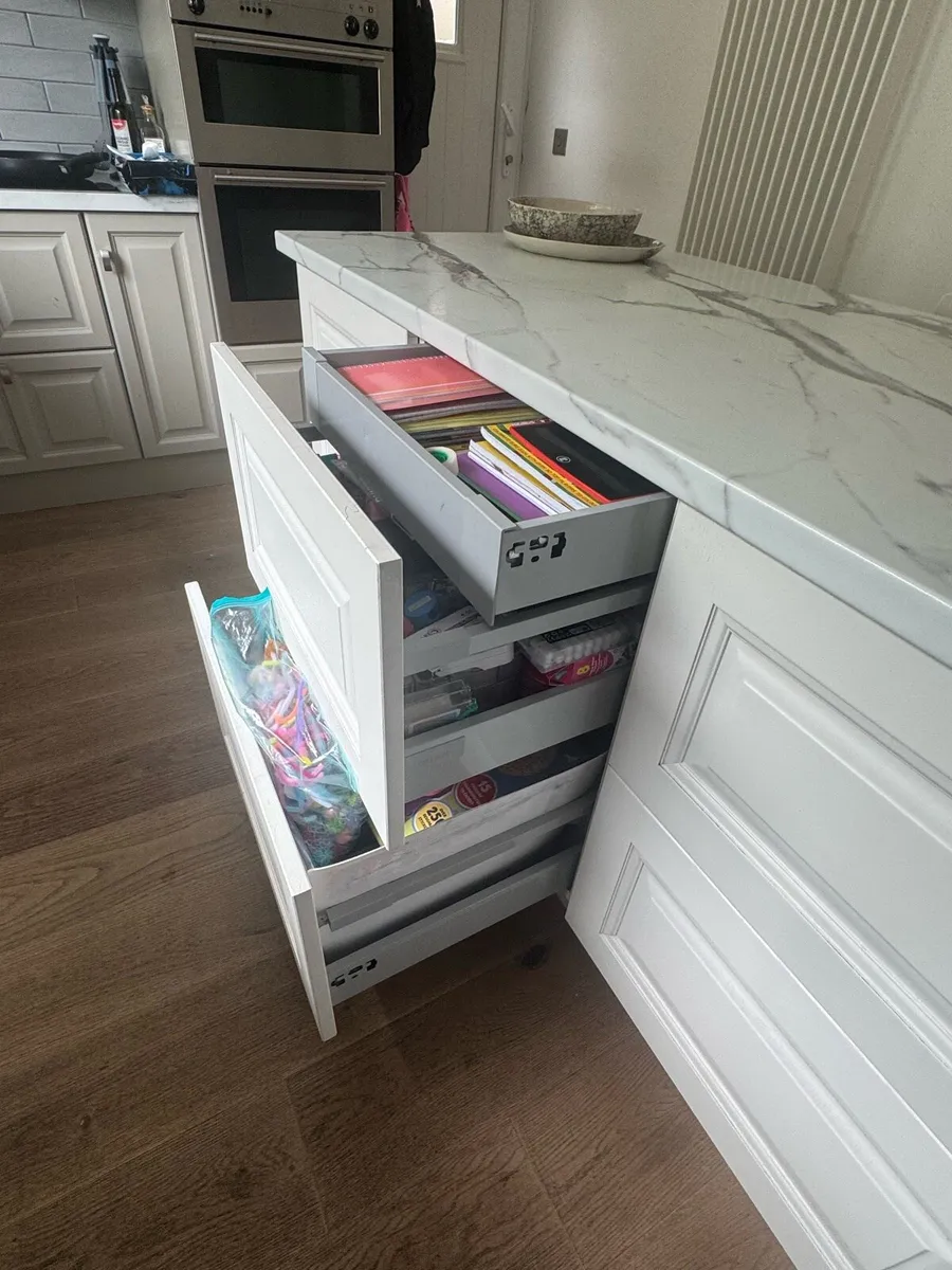 Kitchen Island - Image 2