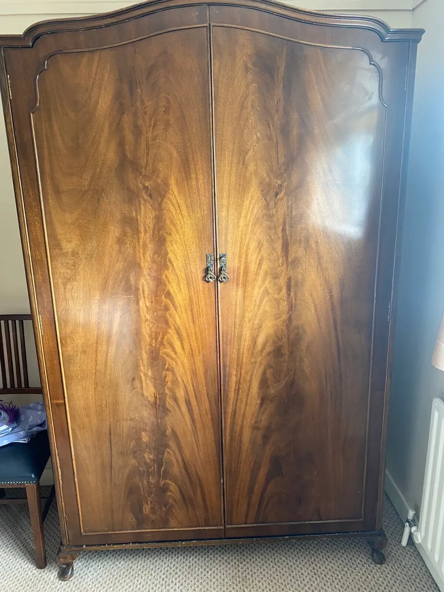 Bedroom furniture suite - Image 1