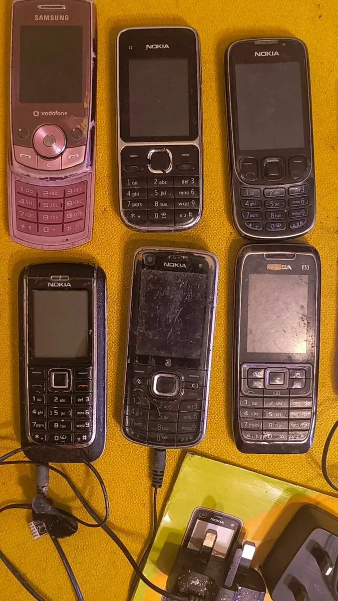 Nokia phones Samsung  7 lot Motorola - Image 2