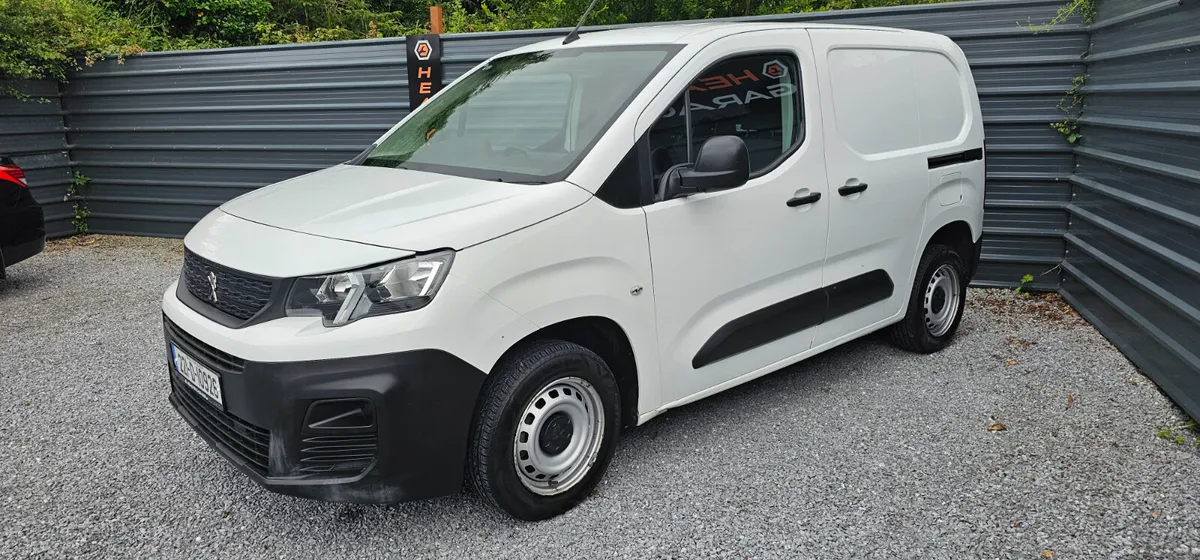 2022 Peugeot Partner 6 Speed - Image 3