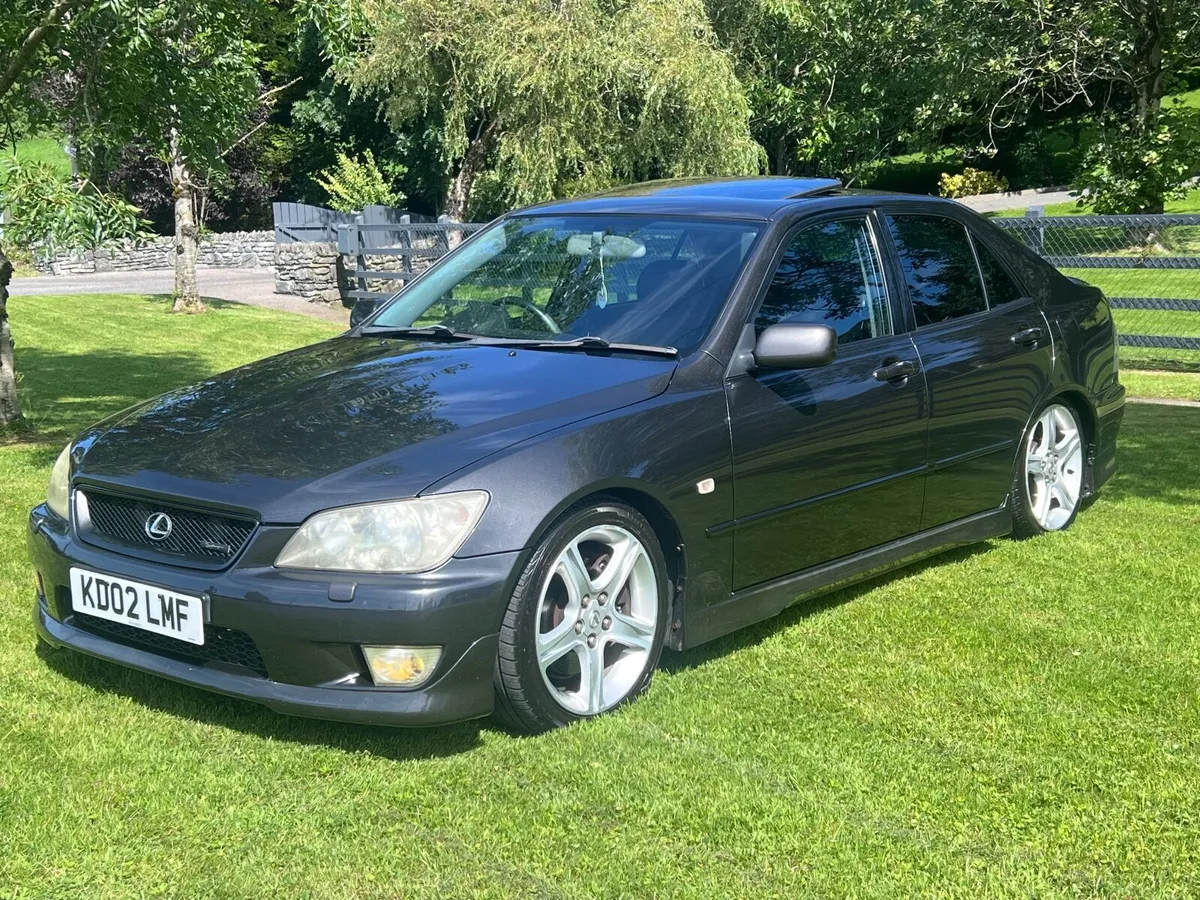 Lexus IS 300 Manual - Image 4