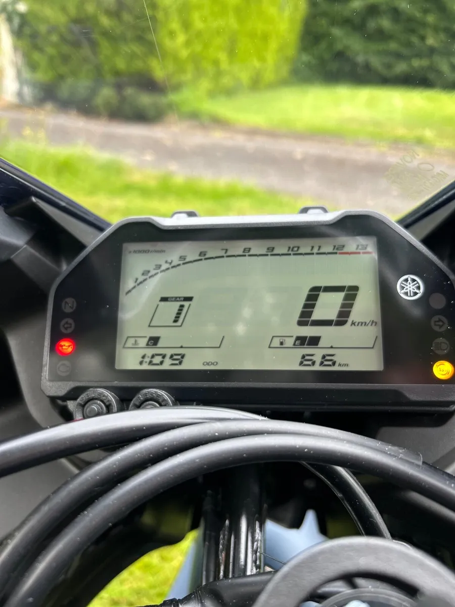 YAMAHA R3 2023 - Image 3