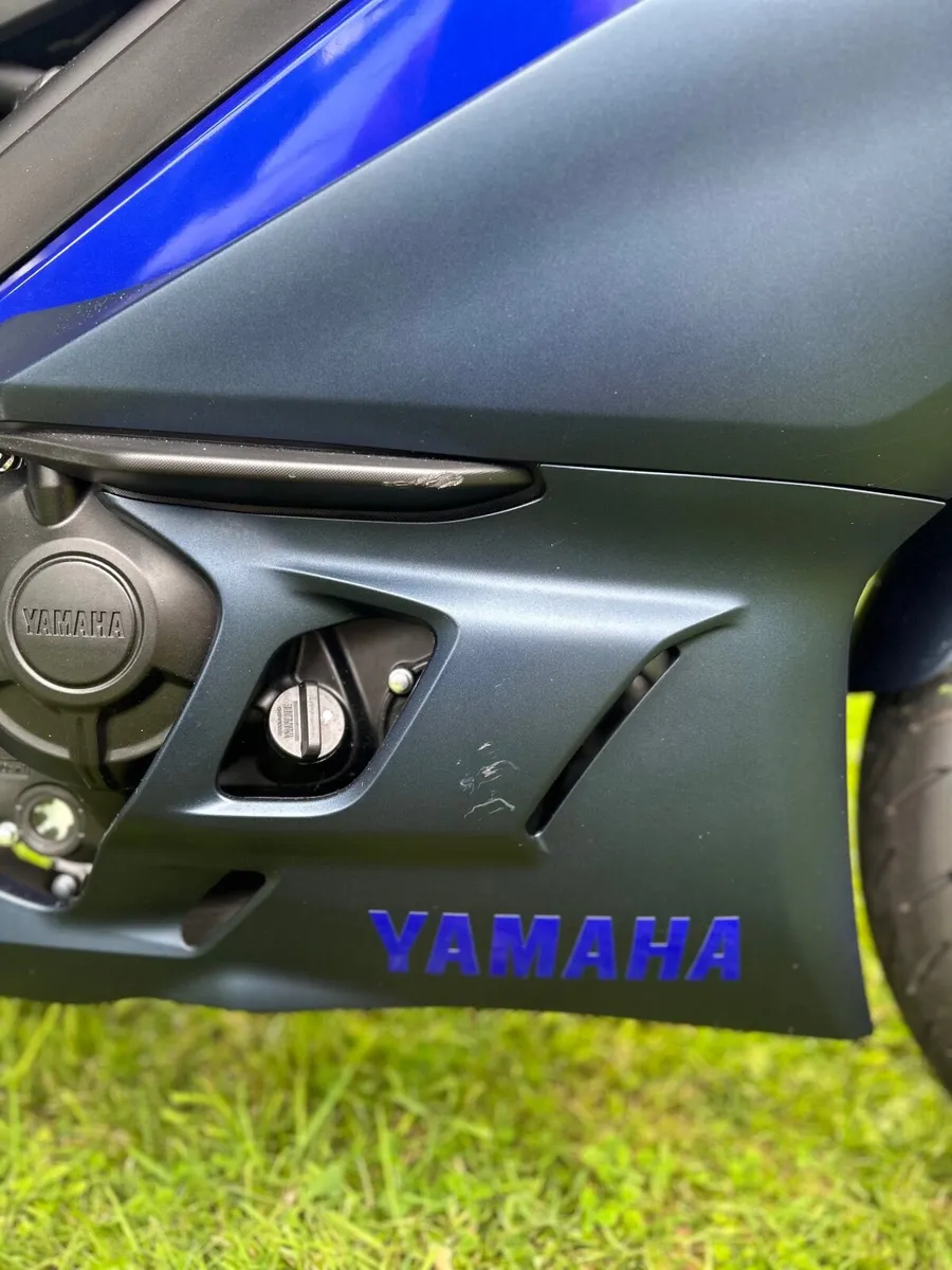 YAMAHA R3 2023 - Image 4