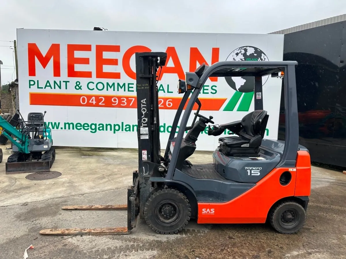 2015 TOYOTA 1.5 TON DIESEL FORKLIFT ... 1,900 hrs - Image 1
