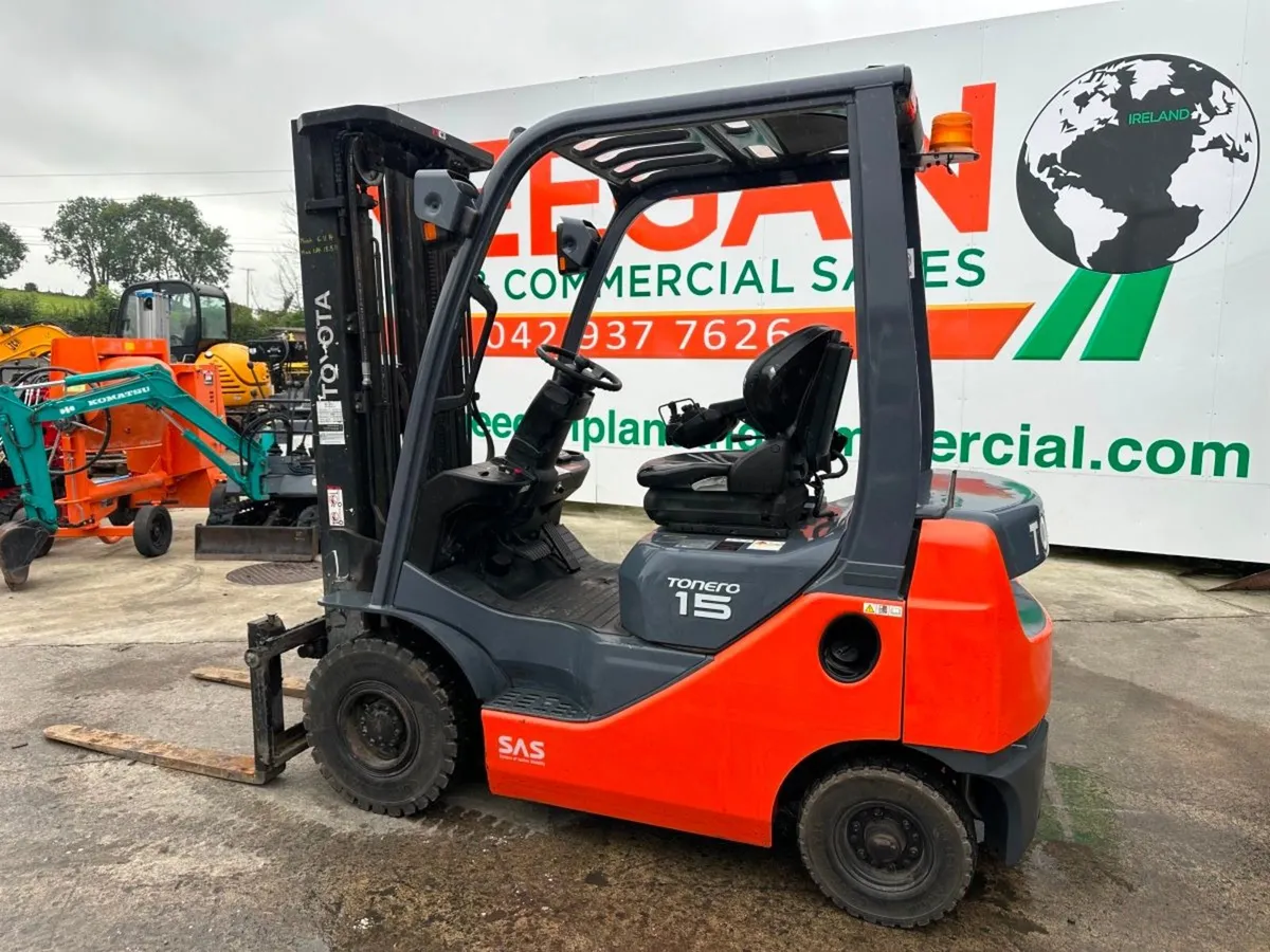 2015 TOYOTA 1.5 TON DIESEL FORKLIFT ... 1,900 hrs - Image 2
