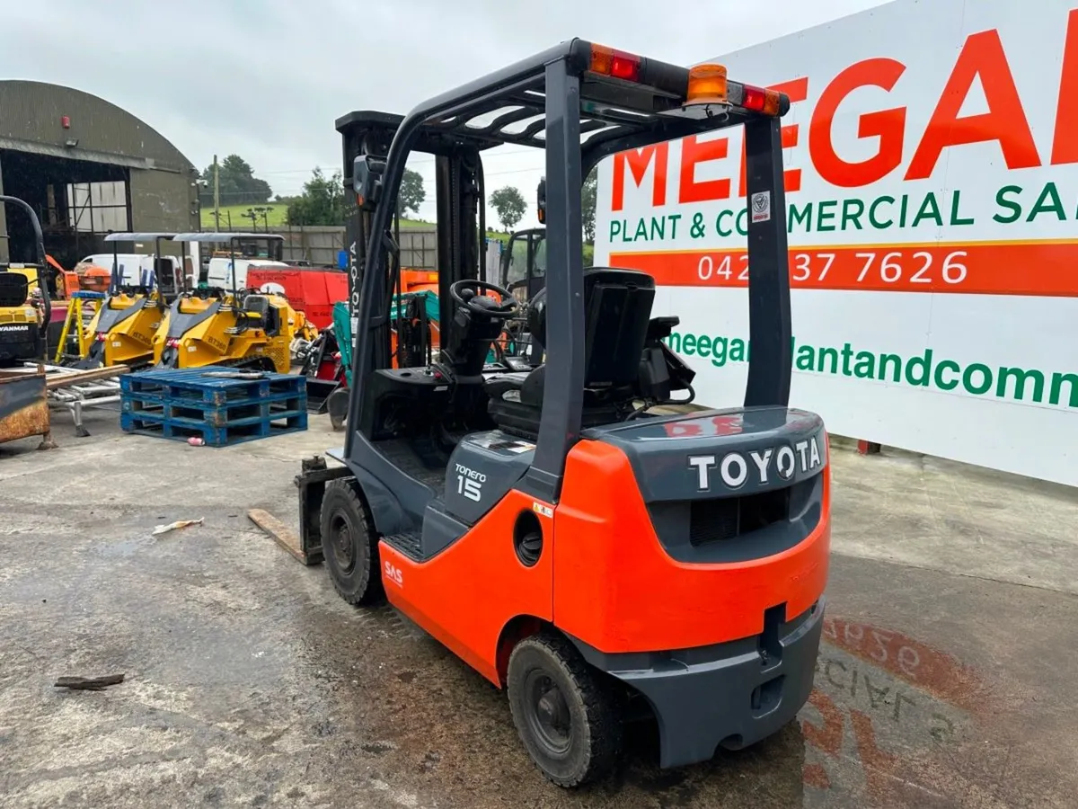 2015 TOYOTA 1.5 TON DIESEL FORKLIFT ... 1,900 hrs - Image 3