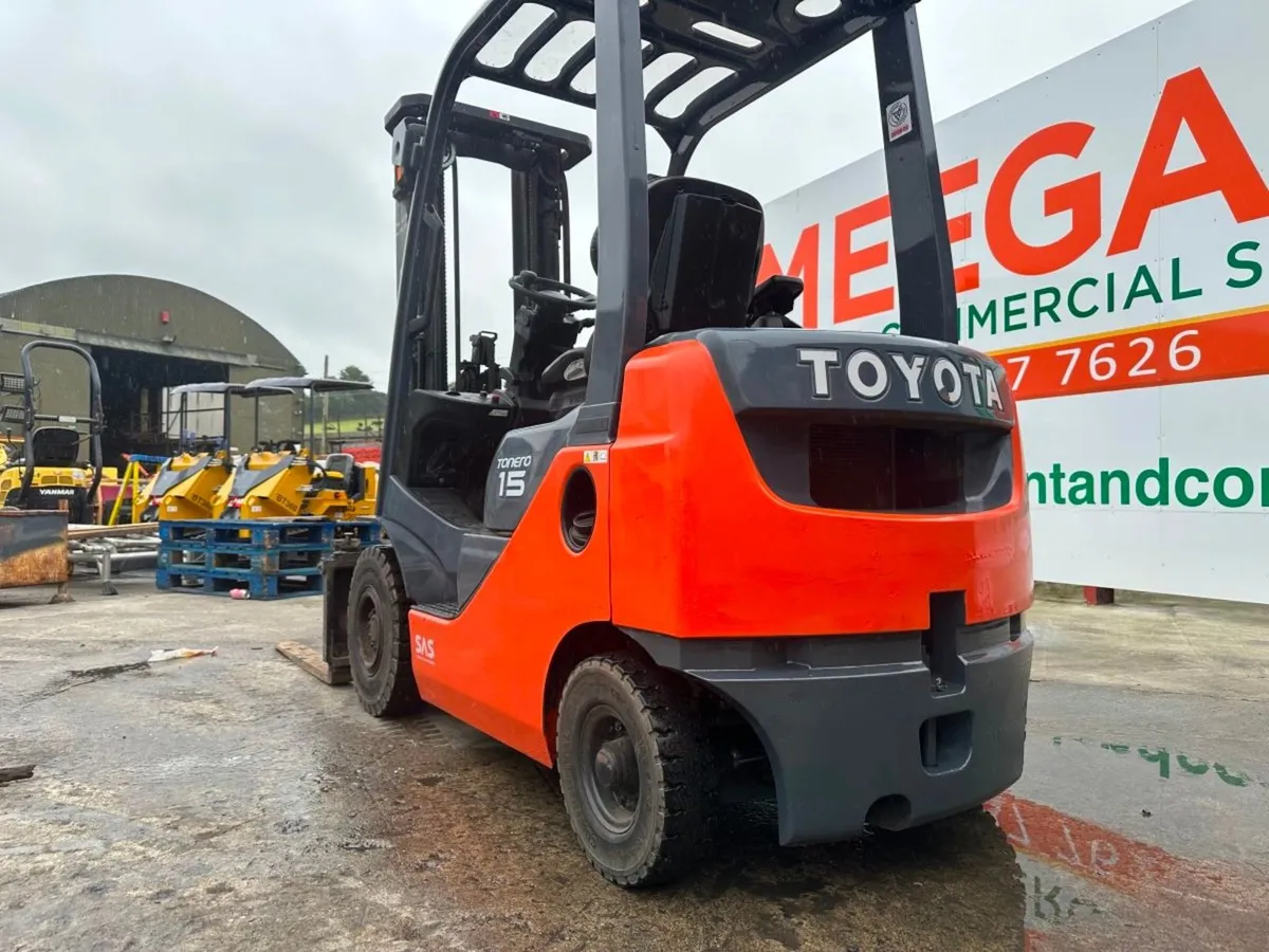2015 TOYOTA 1.5 TON DIESEL FORKLIFT ... 1,900 hrs - Image 4