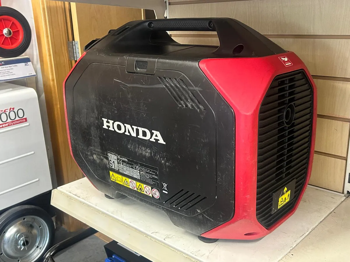 Honda EU32i Portable Generator - Image 3