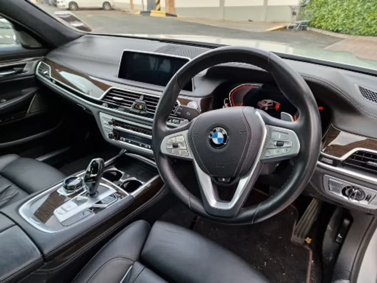 BMW 7-Series 730d NEW MODEL **** GLACIER SILVER / - Image 4
