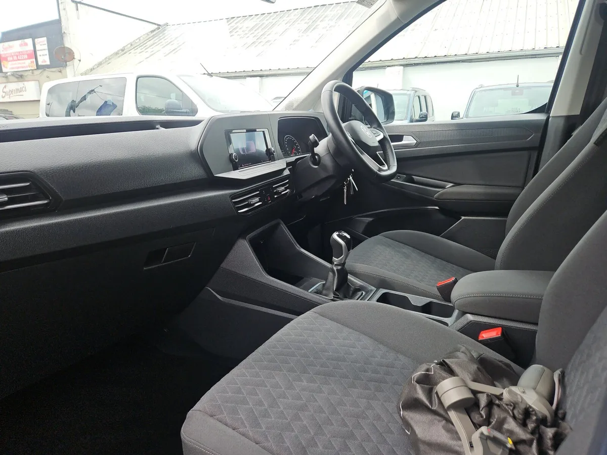 Volkswagen Caddy Maxi Wheelchair Access Taxi Spec - Image 3