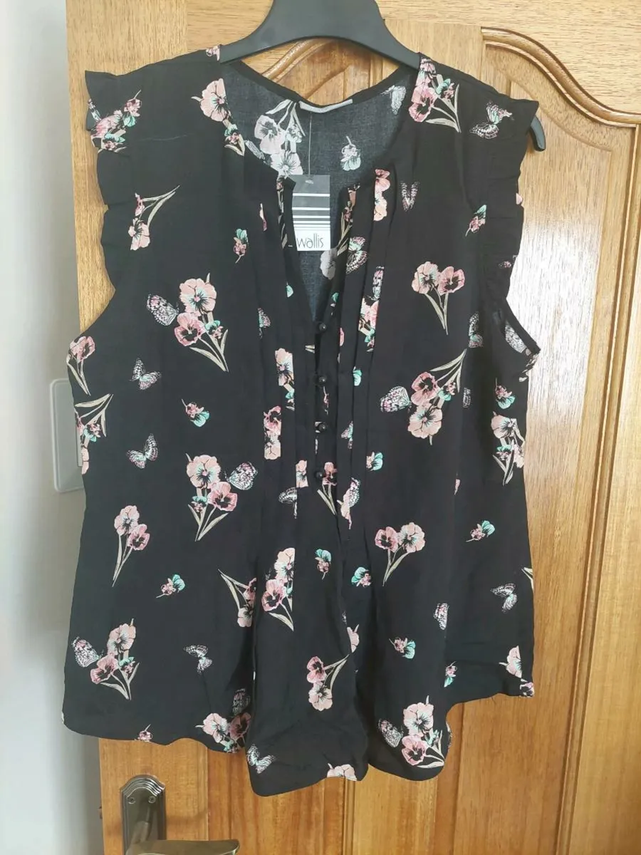 Womens clothes - Image 1