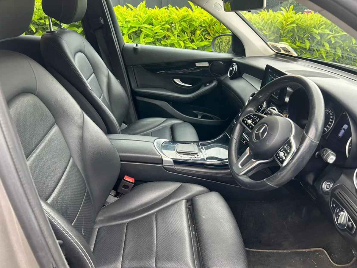 Mercedes-Benz GLC 200 D 4MATIC 5DR AUTO  *** LOW M - Image 4