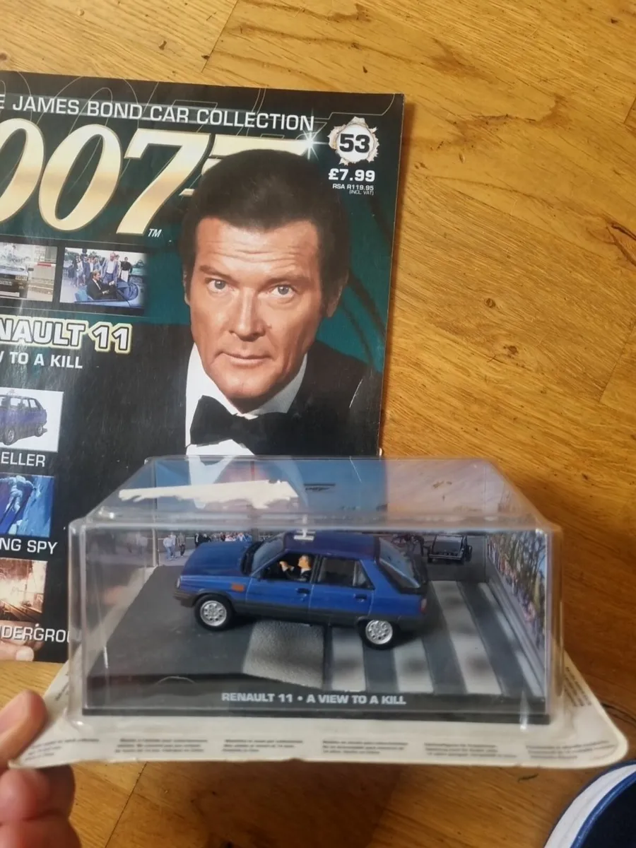 James Bond collectables - Image 1