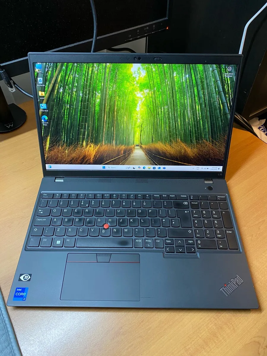 Lenovo i7 pro 32-512 ssd win 11 pro - Image 1