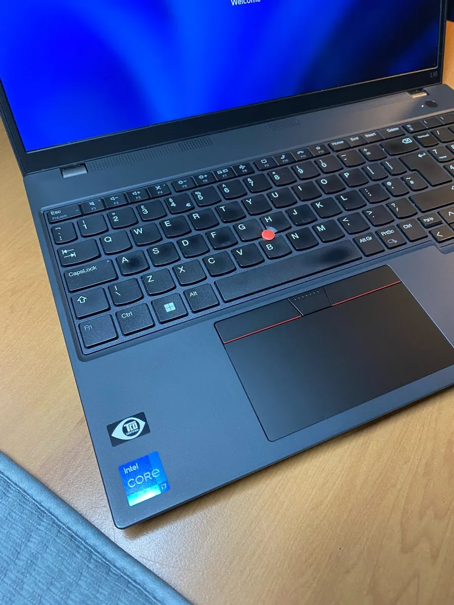 Lenovo i7 pro 32-512 ssd win 11 pro - Image 3