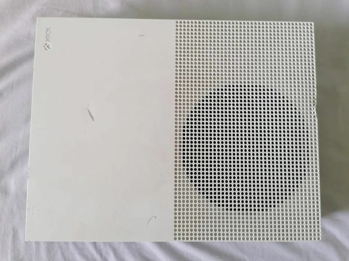Xbox One S 1TB Console Bundle with Controller - Image 2