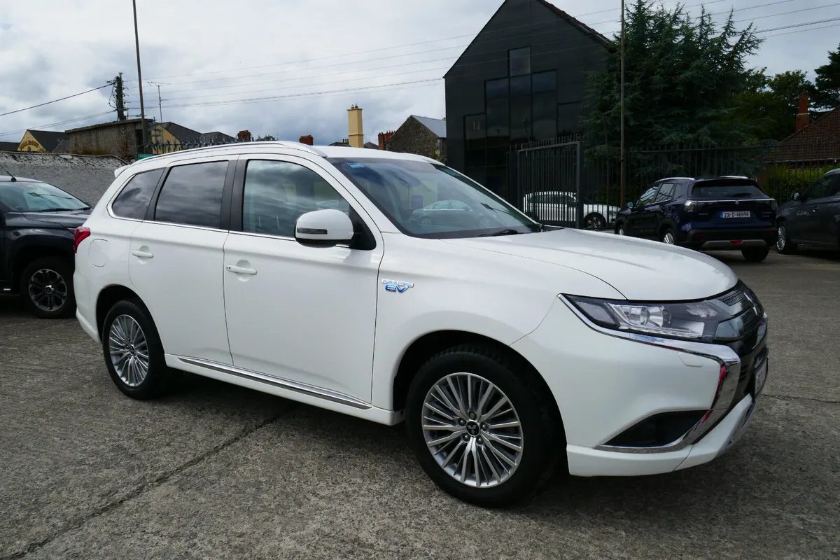 192,MITSUBISHI OUTLANDER 2.4 JURO PHEV S/S 4W 4WD - Image 2