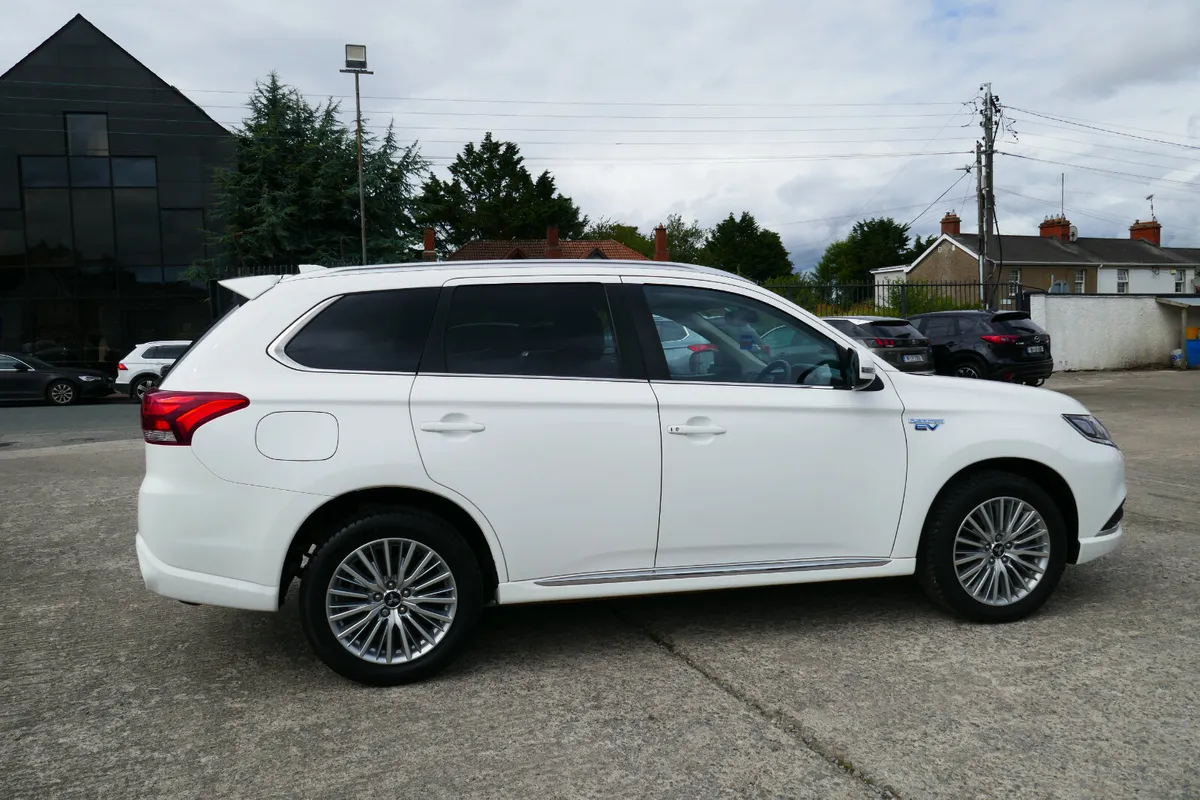 192,MITSUBISHI OUTLANDER 2.4 JURO PHEV S/S 4W 4WD - Image 4