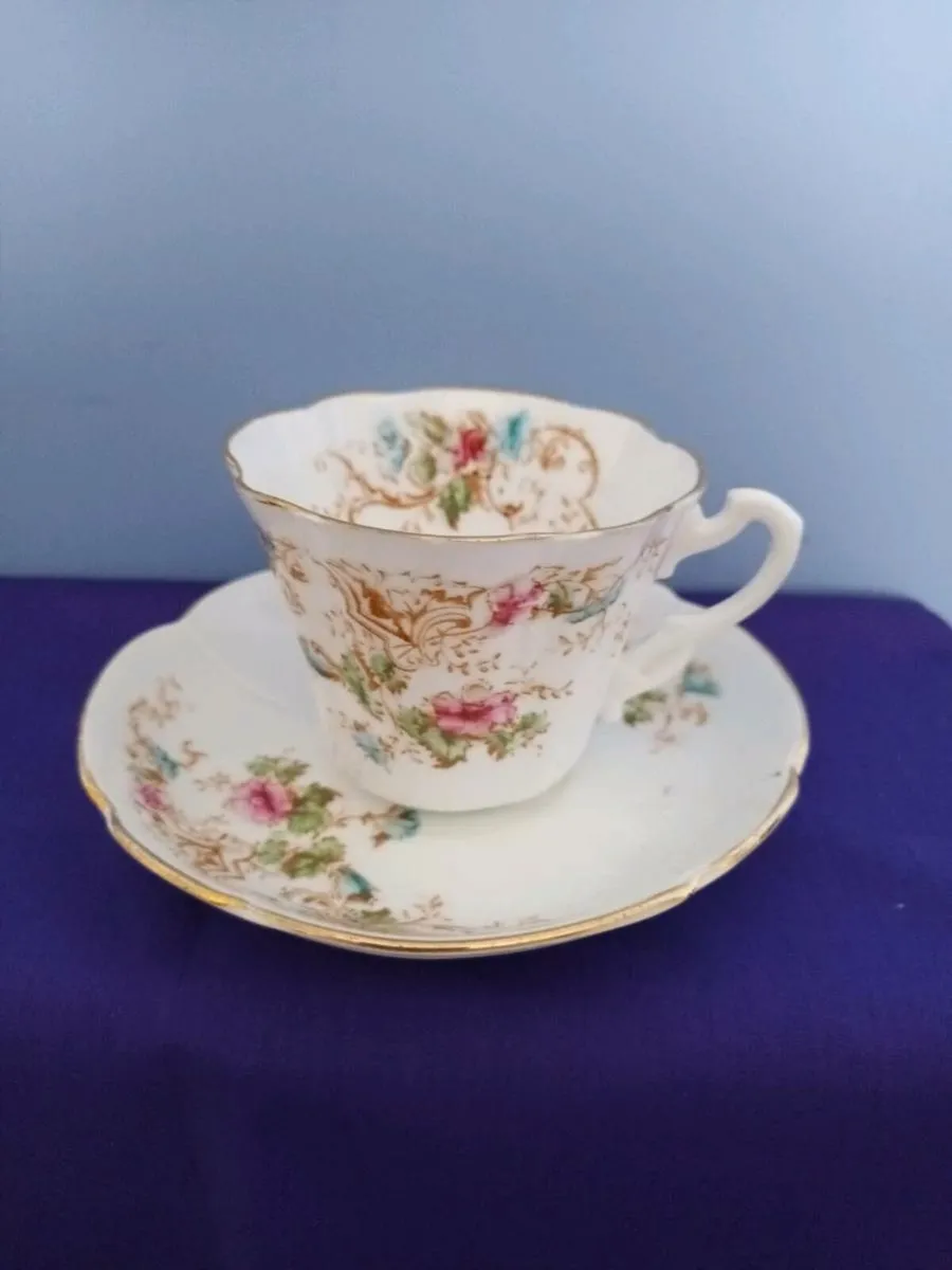 Very Pretty 21 piece  Vintage DUCHESS  Tea Set - Image 2