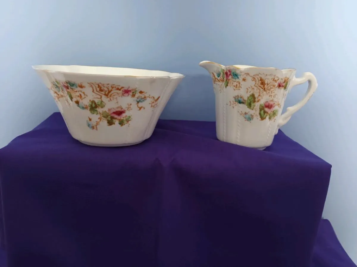 Very Pretty 21 piece  Vintage DUCHESS  Tea Set - Image 3