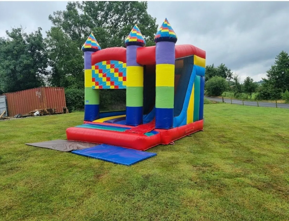 Bouncy castles - Image 4