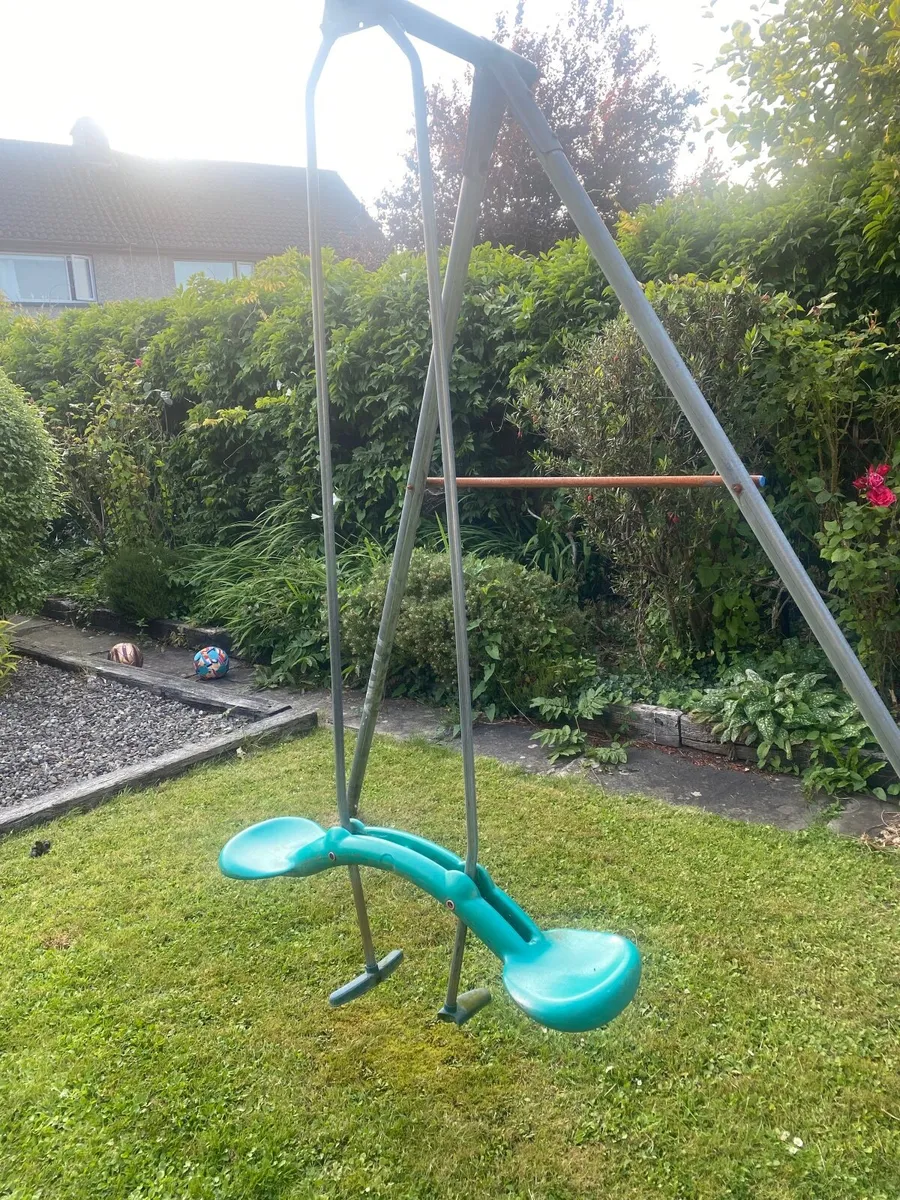 Swing set - Image 1