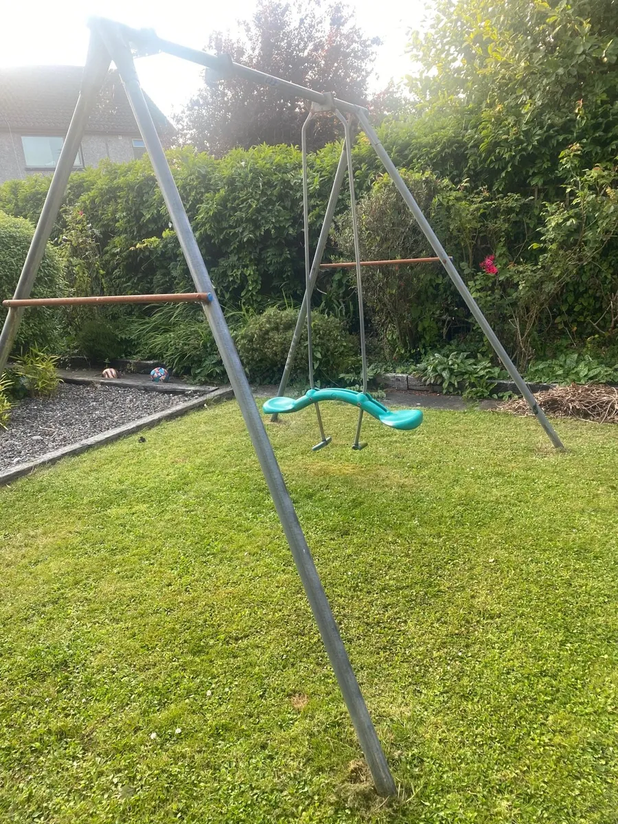 Swing set - Image 2