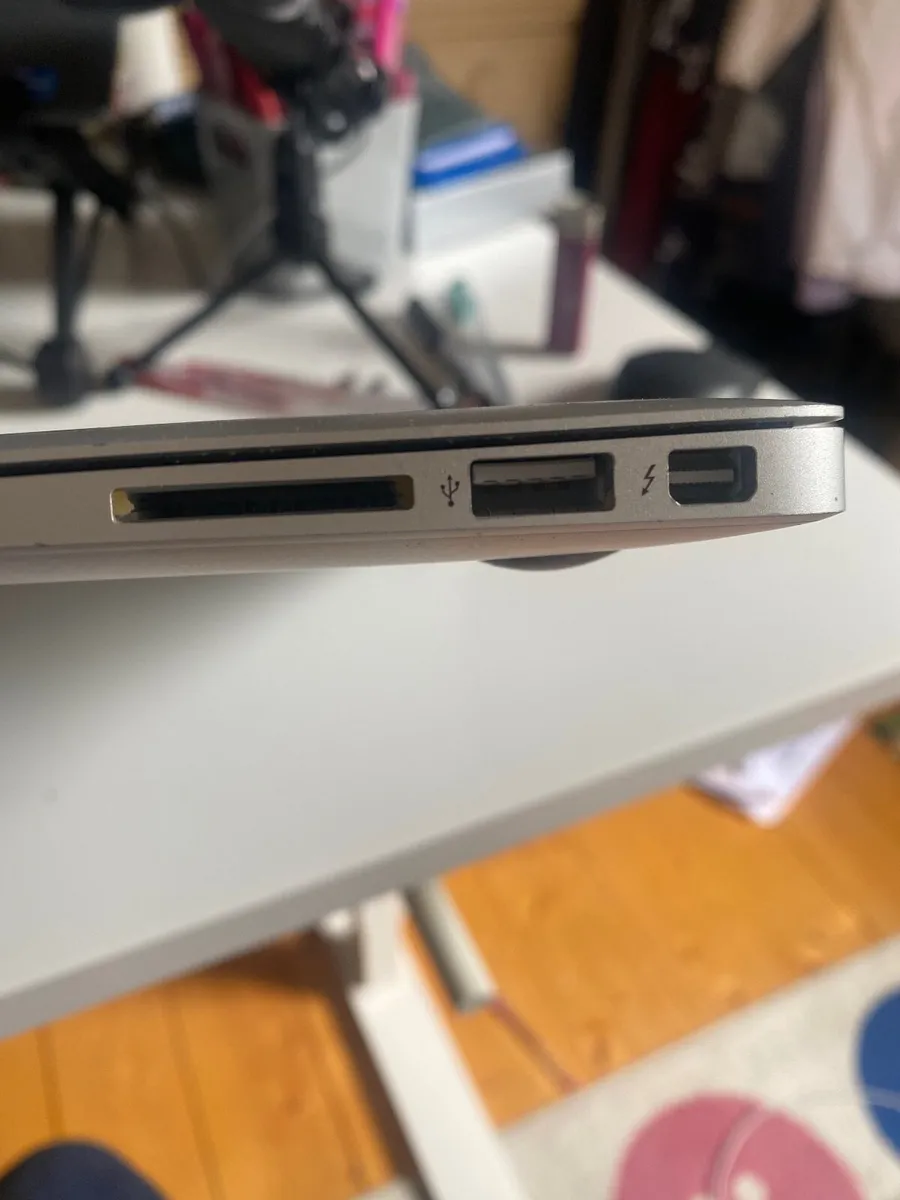 Apple MacBook Air - Image 2
