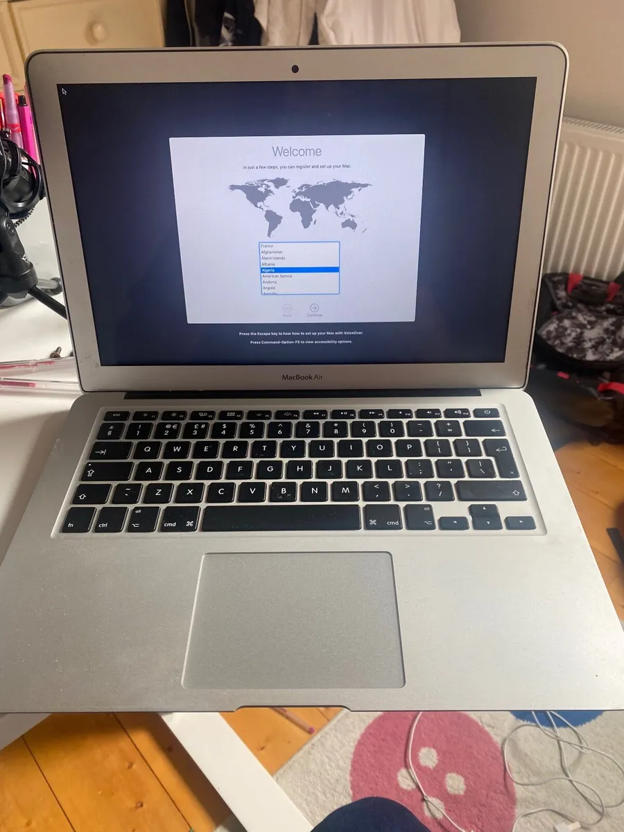 Apple MacBook Air - Image 1