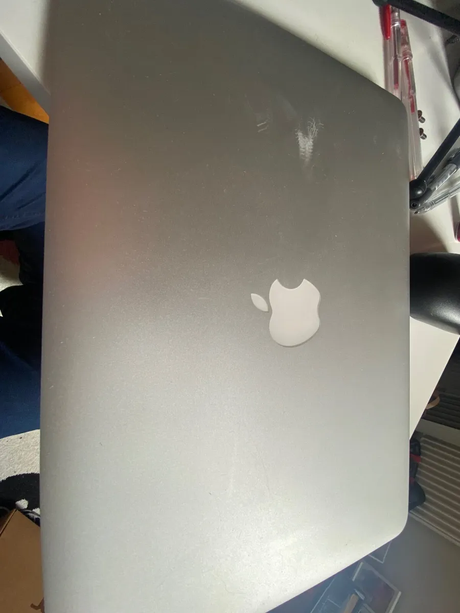 Apple MacBook Air - Image 4