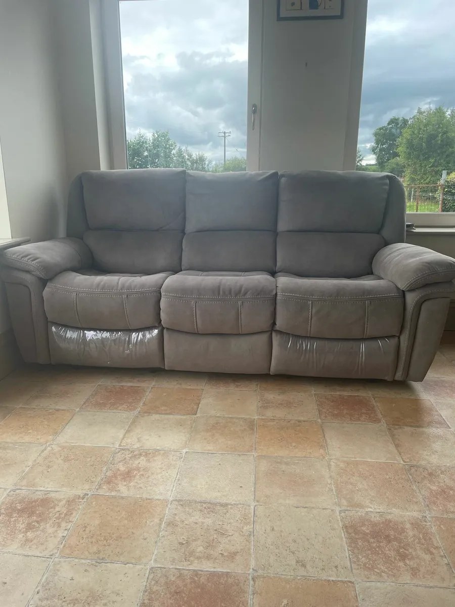 3 Seat Recliner Couch + 2 Armchair Recliners - Image 2