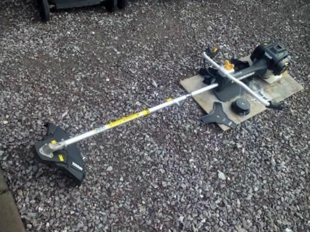 33cc Petrol Brush Cutter / Strimmers. - Image 1