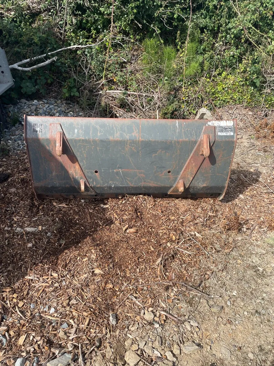2 Tractor loader attachment - Image 1
