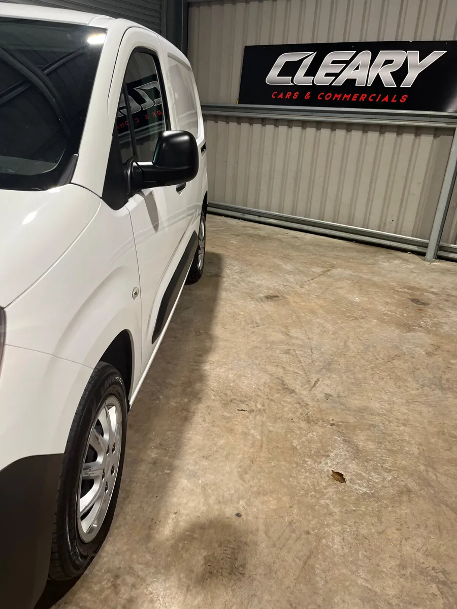 Very Clean Van , 3 seater, 12 Months MOT, - Image 2