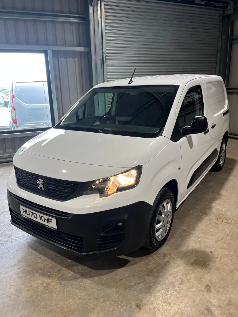 Very Clean Van , 3 seater, 12 Months MOT, - Image 4