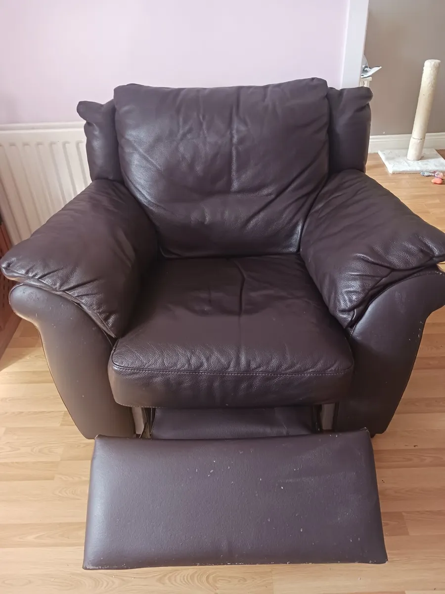 large recliner armchair - Image 1