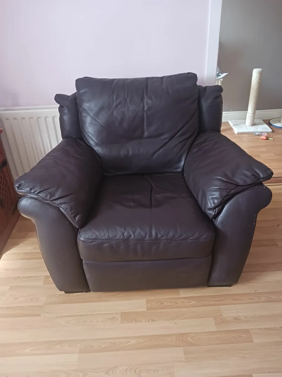 large recliner armchair - Image 2