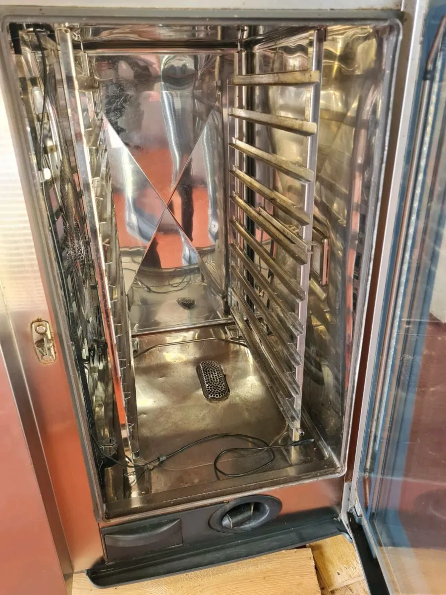 Rational SCC WE 10 Grid Combi Oven - Gas - Image 3