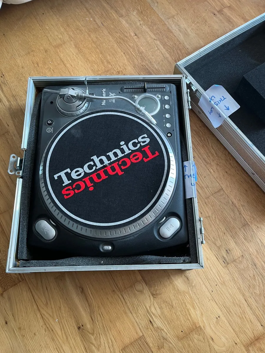 Turntables - Image 1