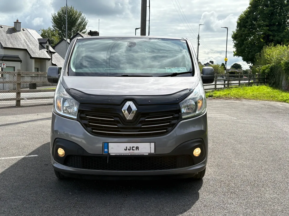 ABSOLUTELY STUNNING CREW CAB TRAFIC - Image 2