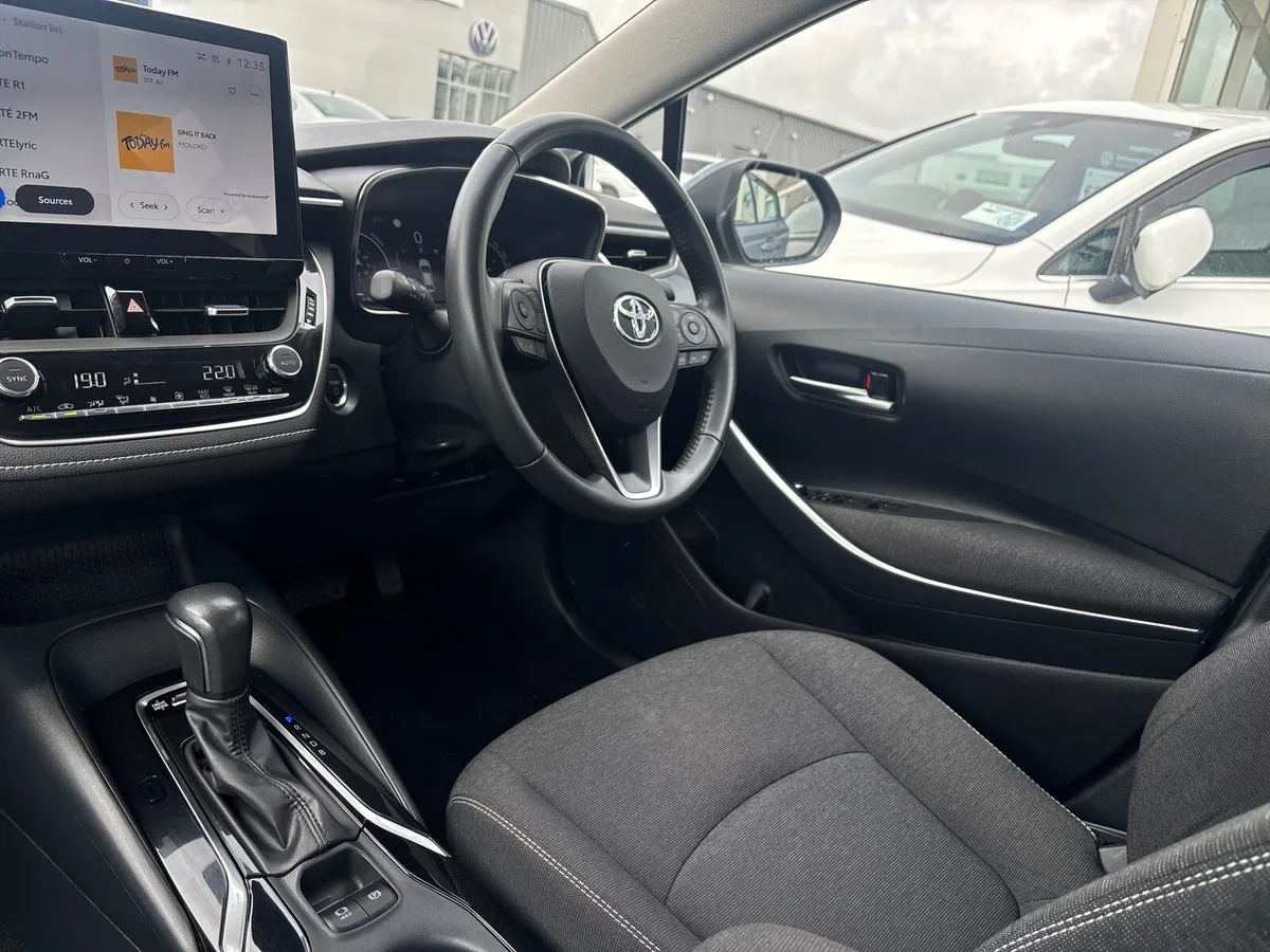 Toyota Corolla 2023 1.8 Hybrid Luna Saloon - Image 3