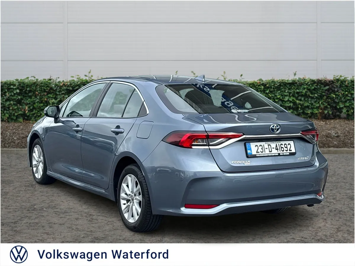 Toyota Corolla 2023 1.8 Hybrid Luna Saloon - Image 4